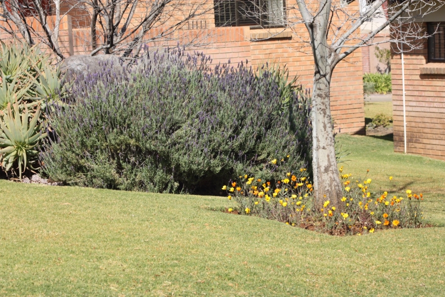 2 Bedroom Property for Sale in Langenhovenpark Free State